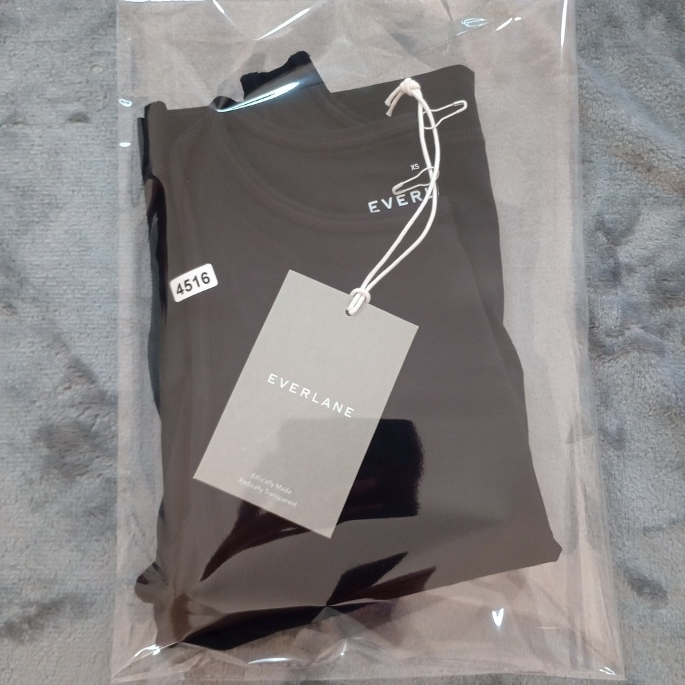 Everlane Womens XS Black Perform Cropped Cami Tank Top Athletic Built in Bra - Picture 13 of 13